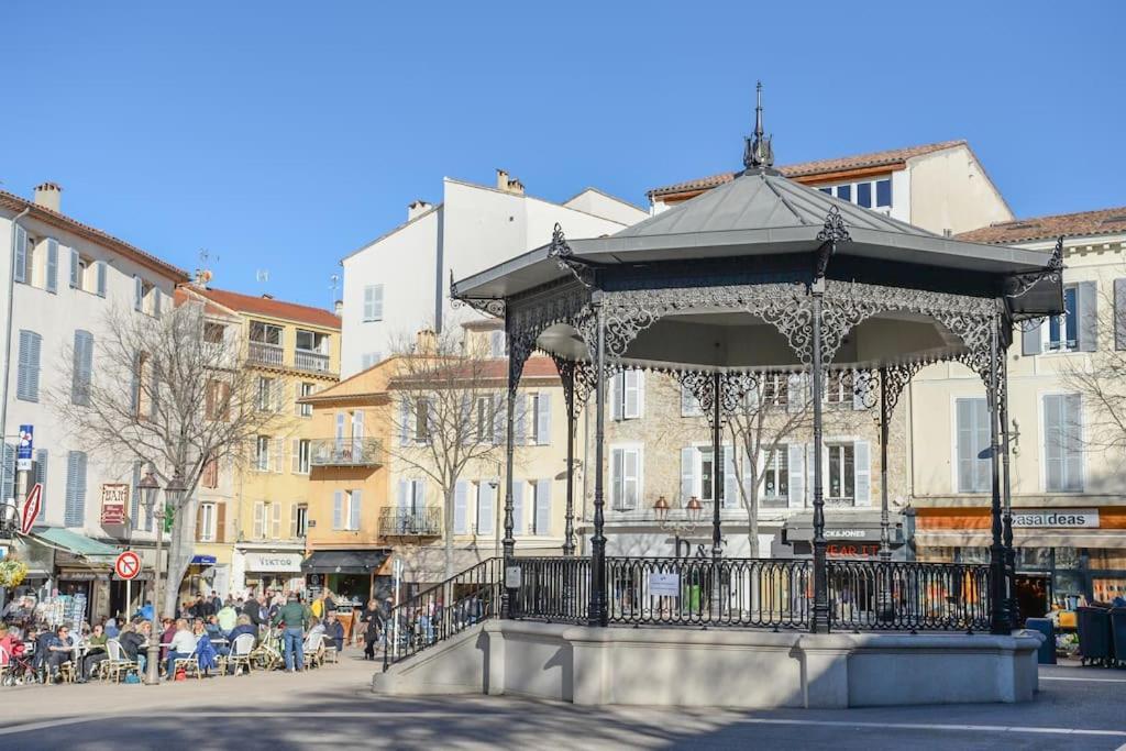 Appartamento Old Town Antibes Superb New Flat, For 3, Ac, Wi-Fi Esterno foto