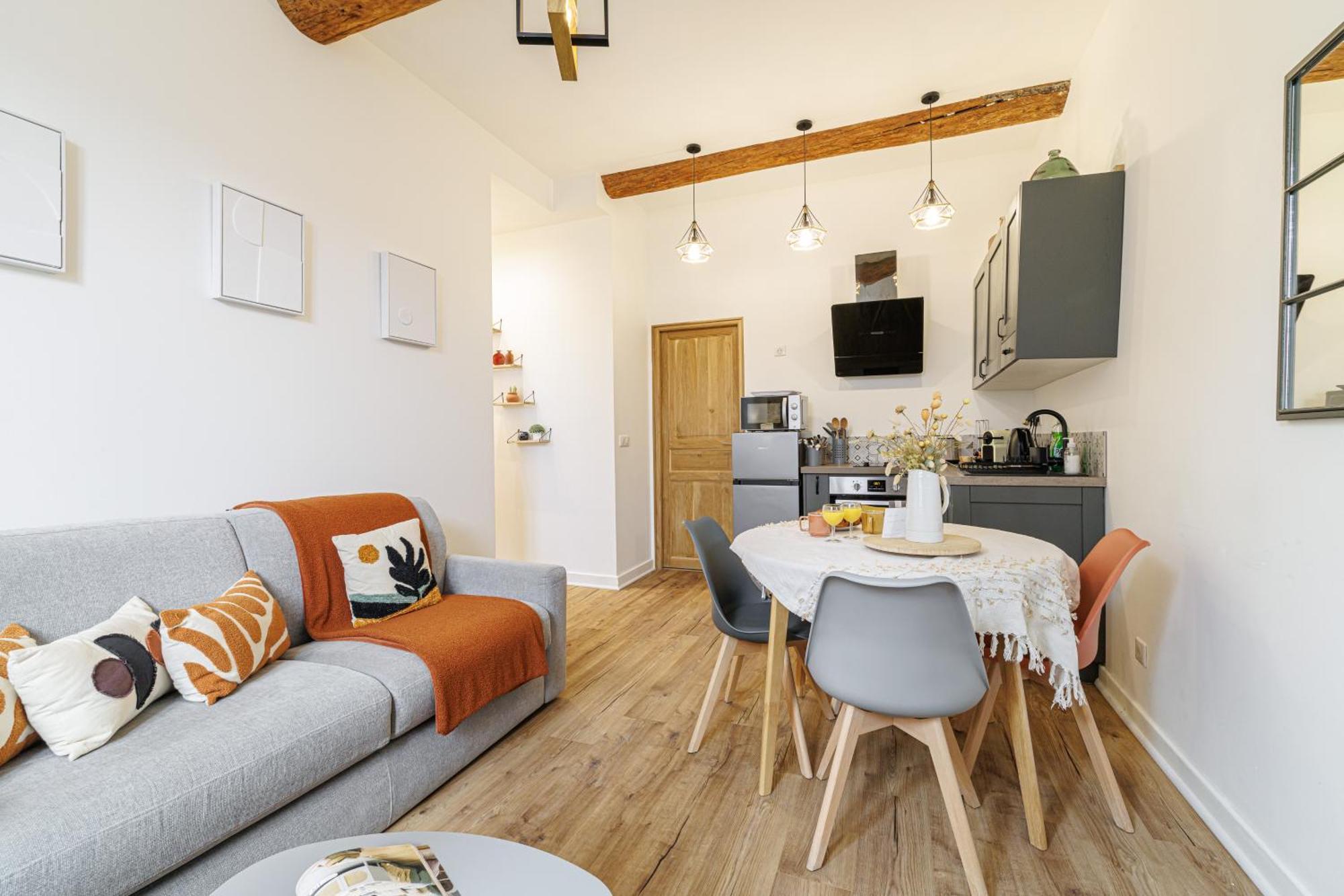 Appartamento Old Town Antibes Superb New Flat, For 3, Ac, Wi-Fi Esterno foto