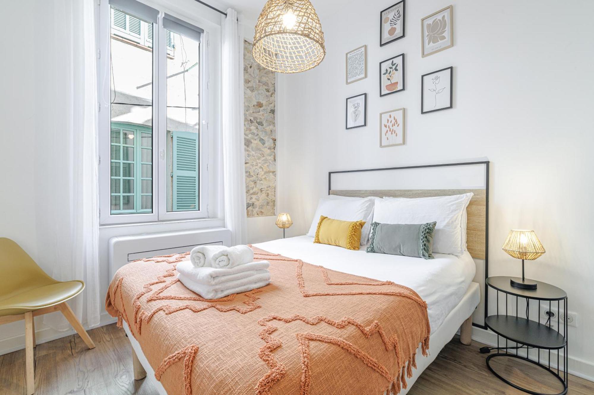 Appartamento Old Town Antibes Superb New Flat, For 3, Ac, Wi-Fi Esterno foto
