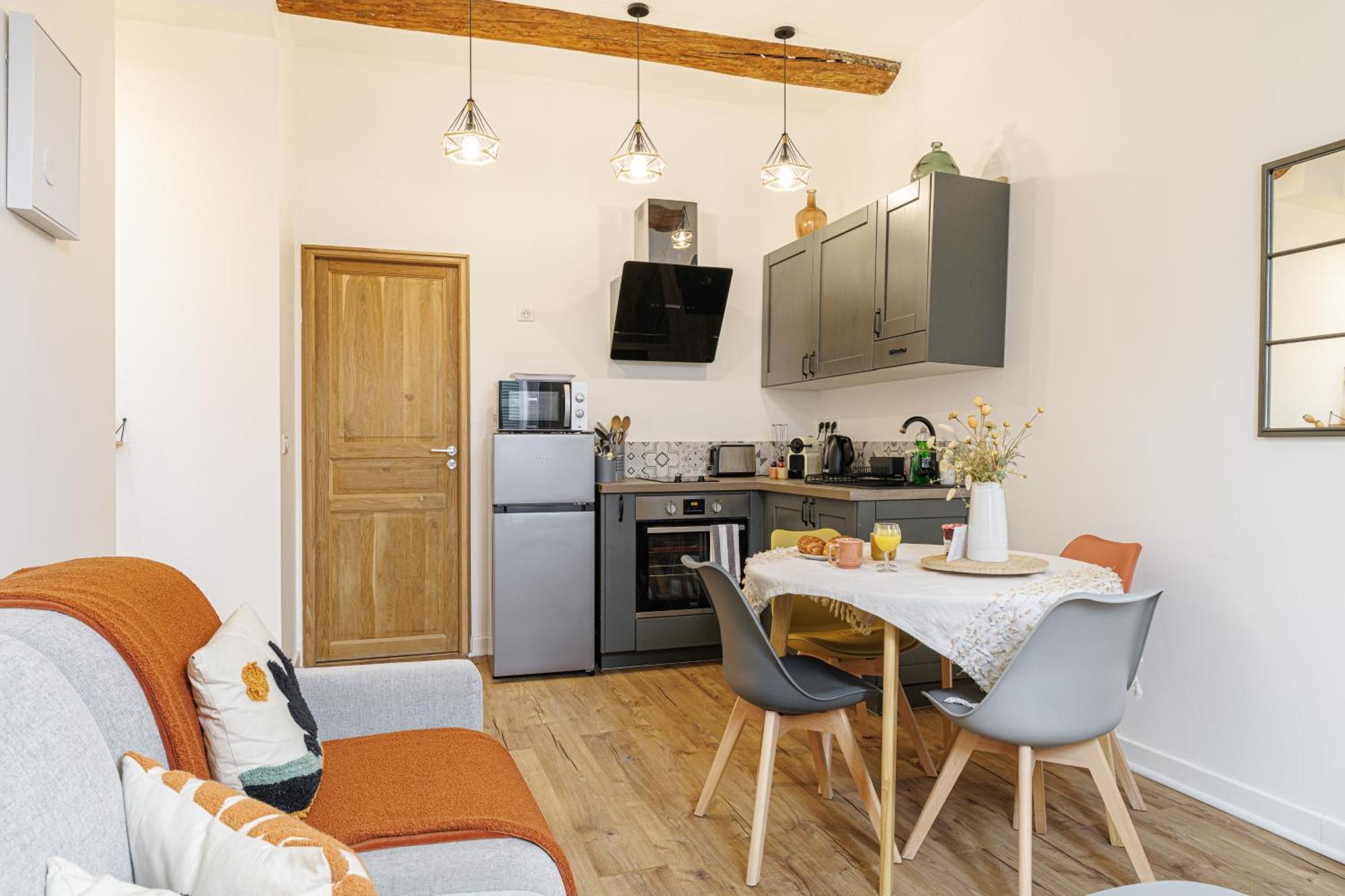 Appartamento Old Town Antibes Superb New Flat, For 3, Ac, Wi-Fi Esterno foto