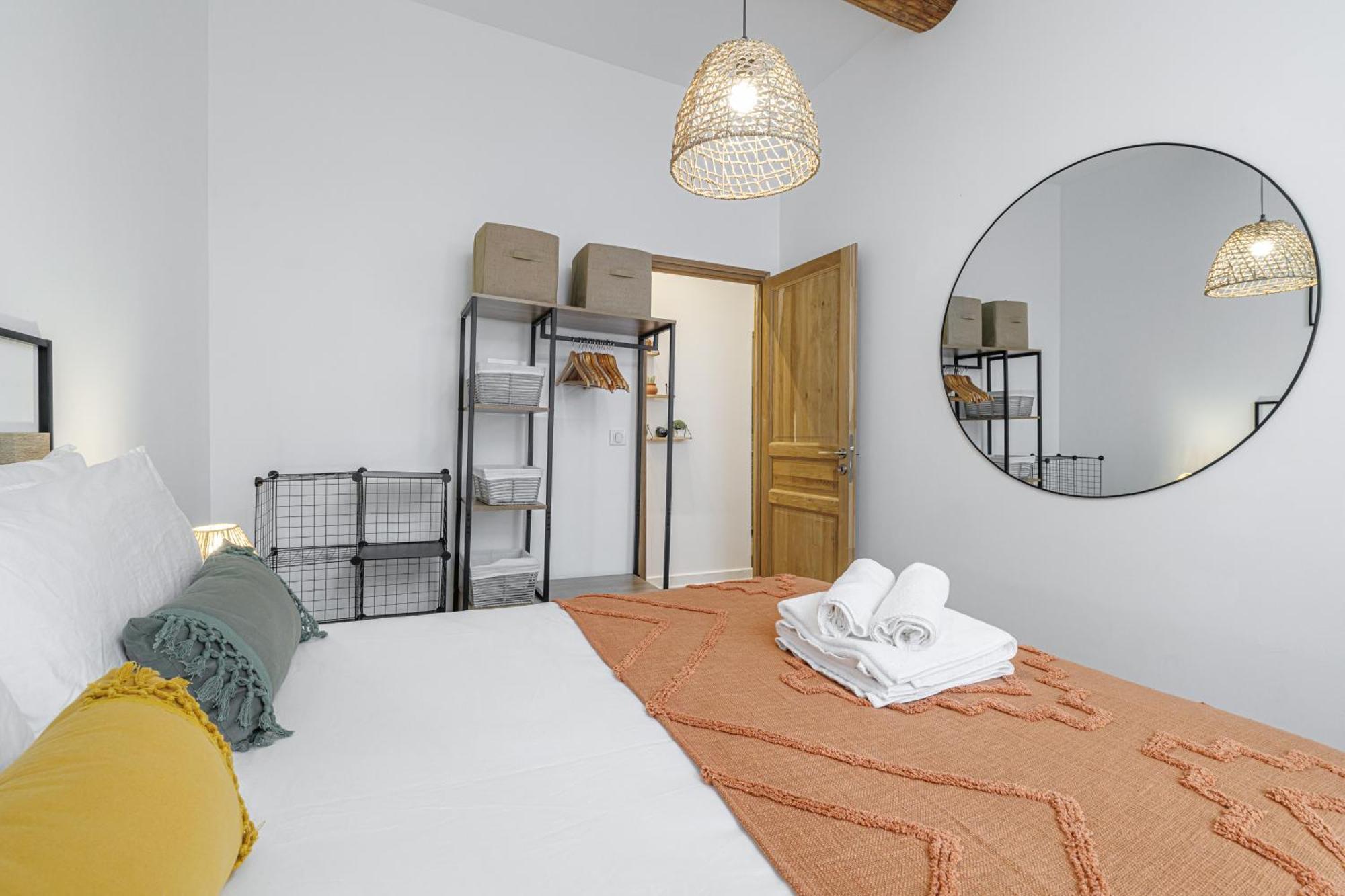 Appartamento Old Town Antibes Superb New Flat, For 3, Ac, Wi-Fi Esterno foto
