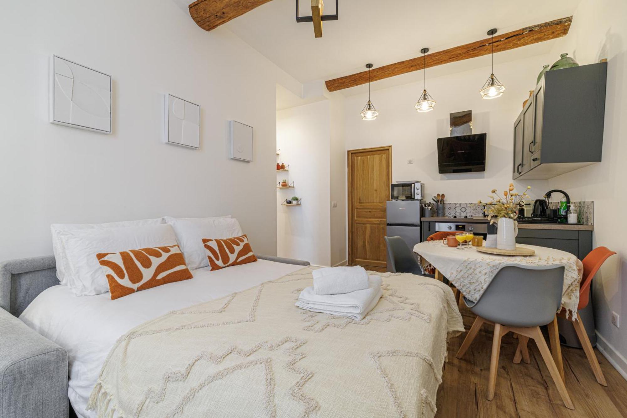 Appartamento Old Town Antibes Superb New Flat, For 3, Ac, Wi-Fi Esterno foto