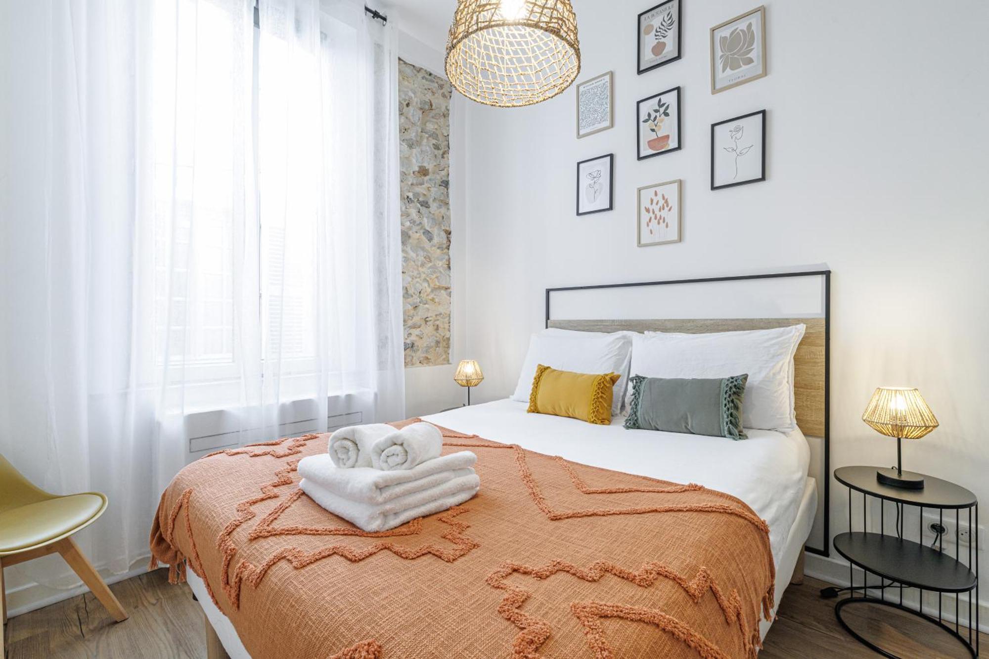 Appartamento Old Town Antibes Superb New Flat, For 3, Ac, Wi-Fi Esterno foto