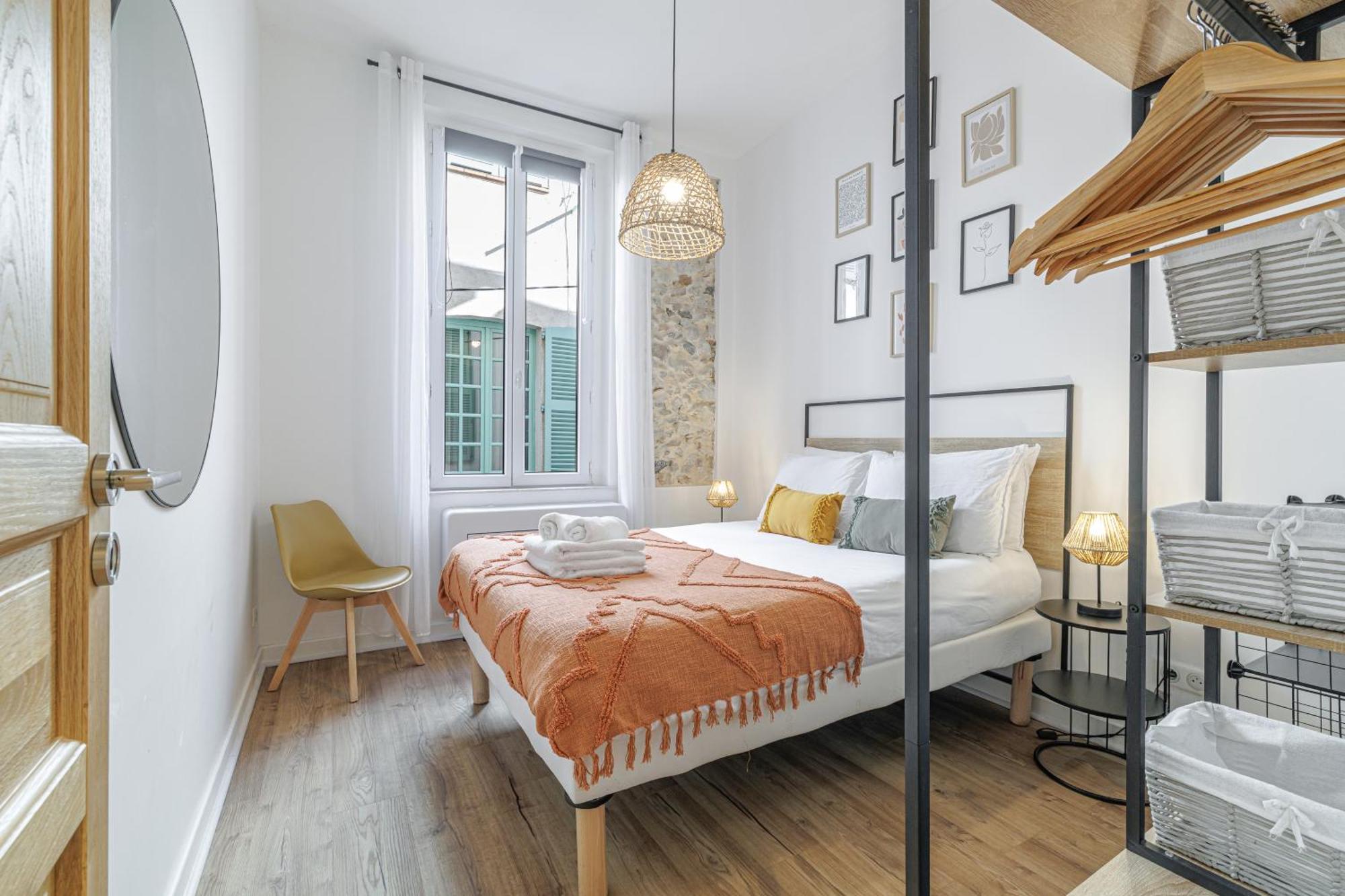 Appartamento Old Town Antibes Superb New Flat, For 3, Ac, Wi-Fi Esterno foto