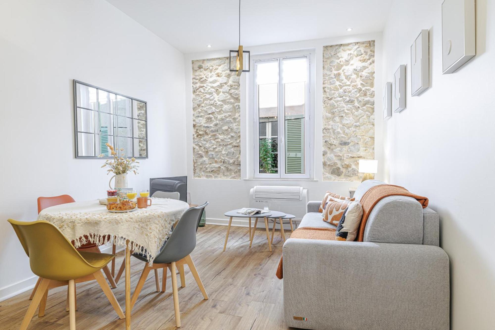 Appartamento Old Town Antibes Superb New Flat, For 3, Ac, Wi-Fi Esterno foto